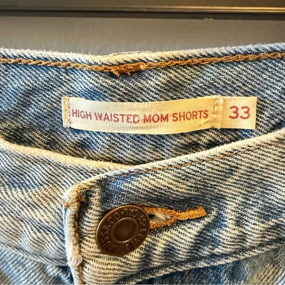 Levi’s High Waisted Mom Jean Shorts Size 33 - Picture 2 of 3